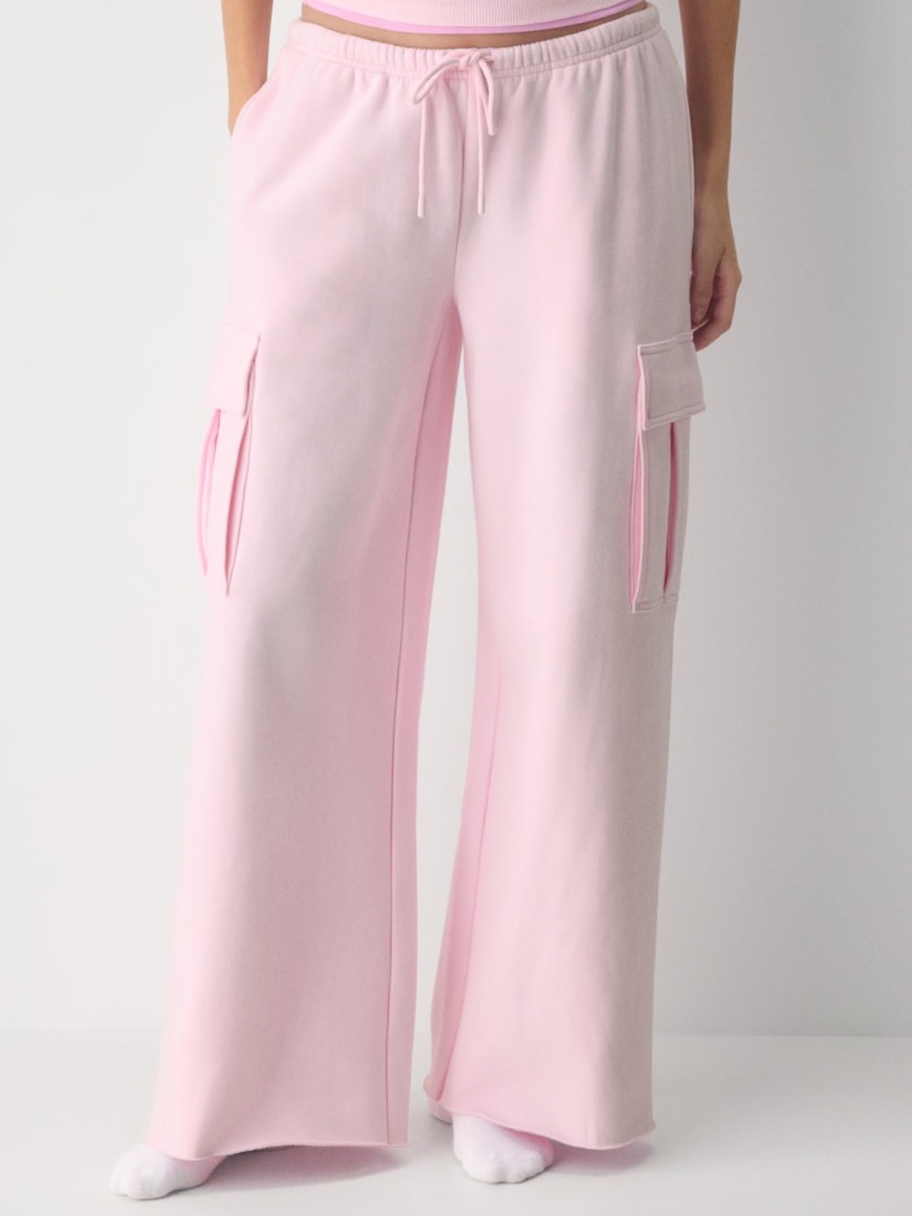 NWT Aritzia Cozy Sweatfleece Mega Cargo Flutter Sweatpant - Villa Pink - Small